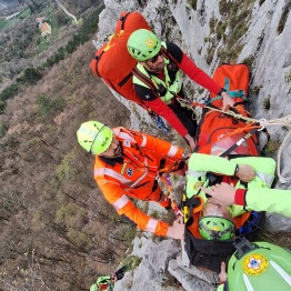 Tržaška gorska in jamarska reševalna služba ter Reševalna služba 118 sta opravili skupno usposabljanje