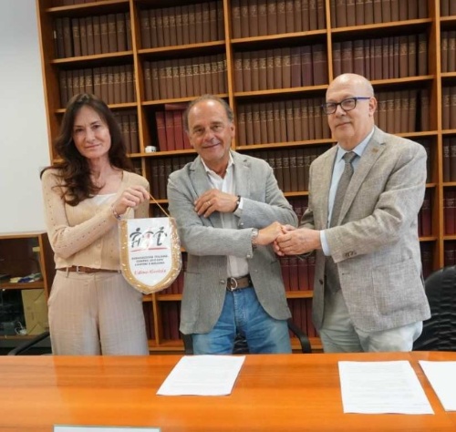 ASUGI in AIL združujeta moči za izboljšanje oskrbe onkoloških in hematoloških bolnikov na domu