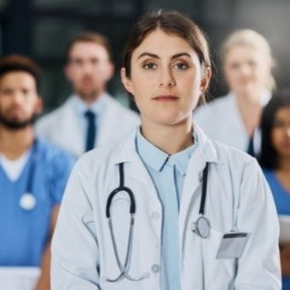 Podaljšanje zaposlovanja zdravnikov na specialističnem medicinskem usposabljanju, od prvega leta naprej, za kampanjo cepljenja ASUGI