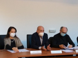 Covid: Riccardi, še naprej si moramo močno prizadevati za cepiva