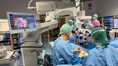 Trst, v okulistični kliniki prve vsaditve umetne roženice: nova obzorja za vid