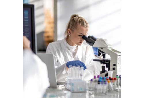 Studio condotto sulle piscine di acqua di mare contro piscine di acqua dolce per il trattamento delle malattie infiammatorie della pelle e condizioni reumatiche