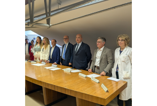 Slovesnost ob predaji zbranih sredstev odbora Comitato Cielo Aperto, namenjenih KE za onkologijo in hematologijo (UCO)