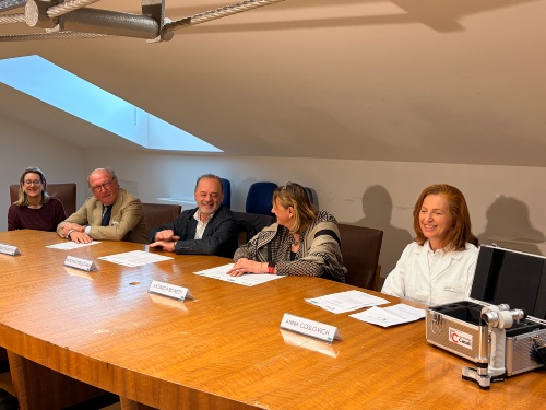 Izročitev oftalmološke medicinske opreme, kupljene s prispevkom dobrodelnih ustanov Alberto in Kathleen Casali ETS, KE okrožje Trst 2